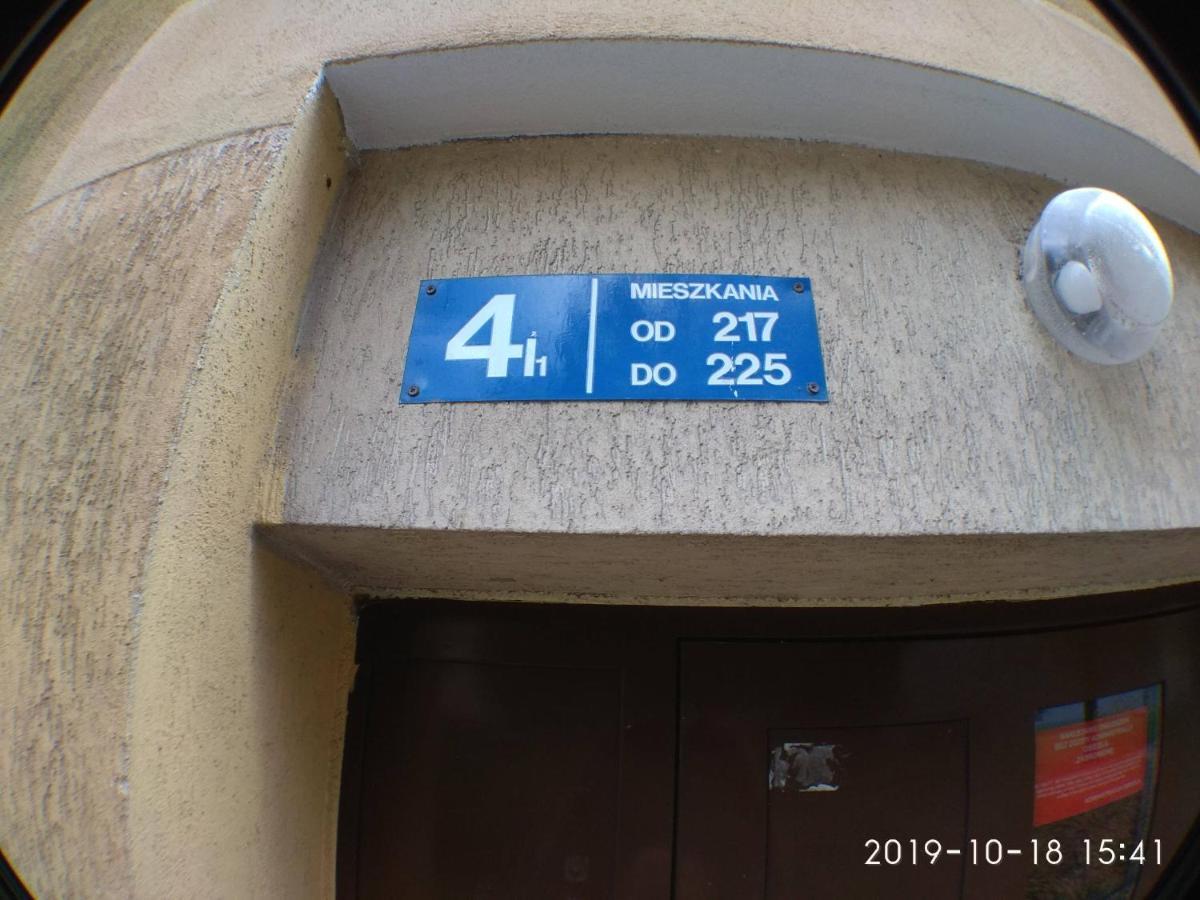 2120 Przyjazni 4 - Tanie Pokoje - Samodzielne Zameldowanie - Self Check In Poznań Eksteriør billede